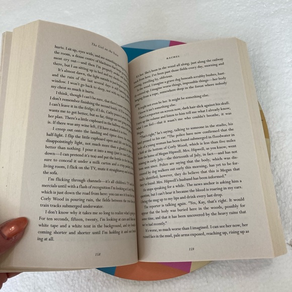 The Girl on the Train novel by Paula Hawkins - Picture 5 of 5